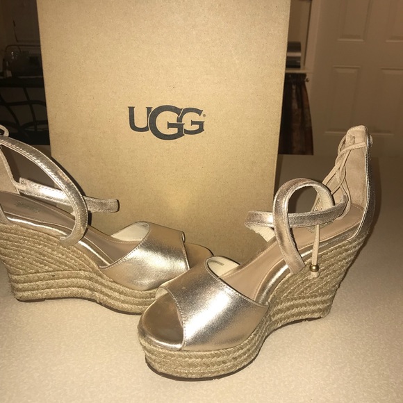 Sz 7.5 UGG gold wedge sandles - Picture 2 of 8